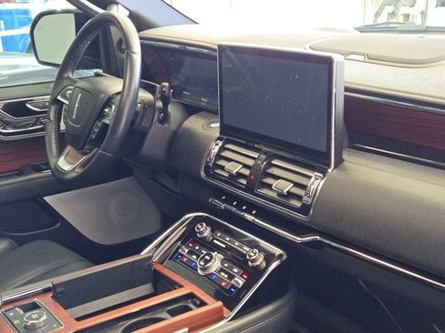Used 2023 Lincoln Navigator Reserve image 6