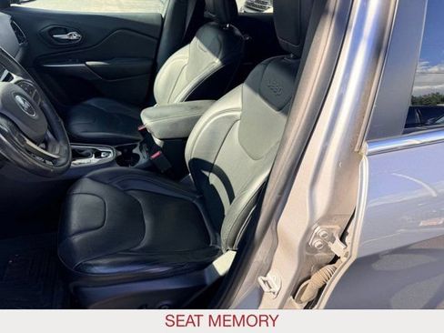 Certified 2019 Jeep Cherokee Limited AWD/4WD image 10