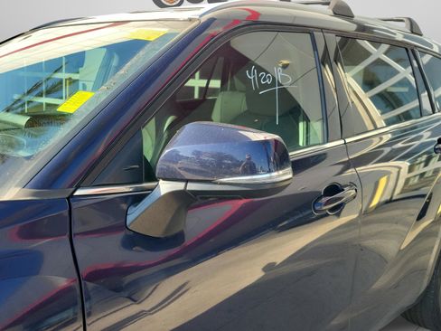 Used 2023 Toyota Highlander Limited image 29