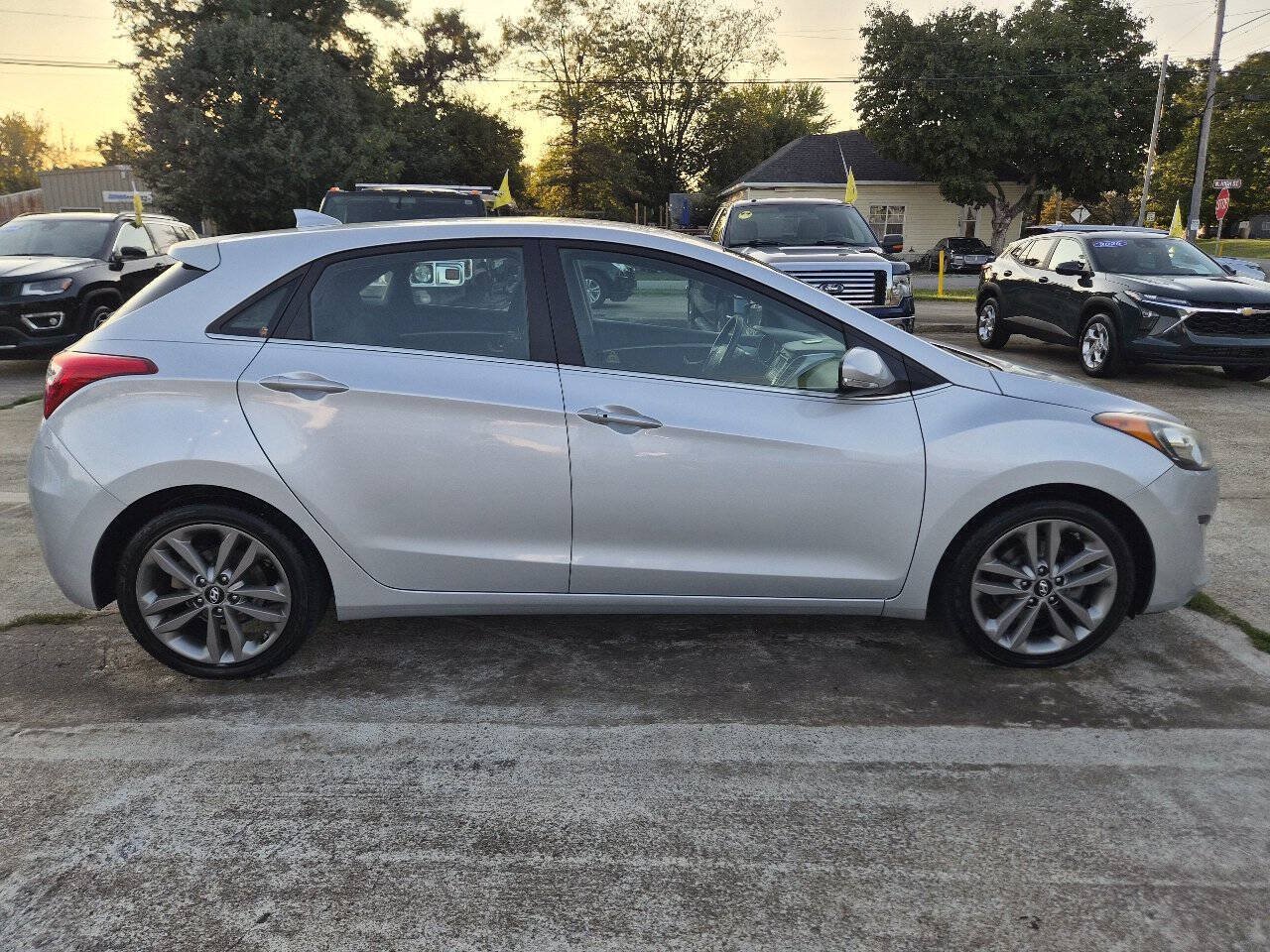 Used 2016 Hyundai Elantra GT w/ Option Group 02 FWD image 5