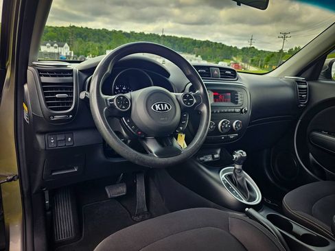 Used 2016 Kia Soul FWD image 12