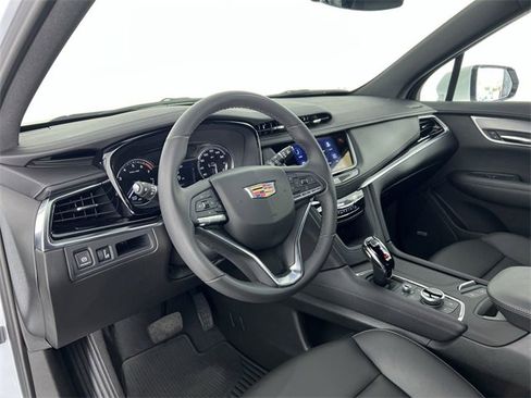 Certified 2025 Cadillac XT6 Luxury image 10