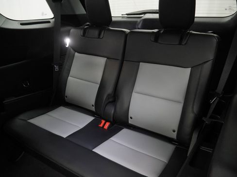 Used 2022 Ford Explorer XLT w/ Equipment Group 202A image 25