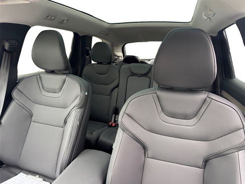 Certified 2025 Volvo EX90 Plus image 19