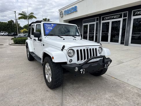Used 2017 Jeep Wrangler Unlimited Sahara w/ Connectivity Group image 8