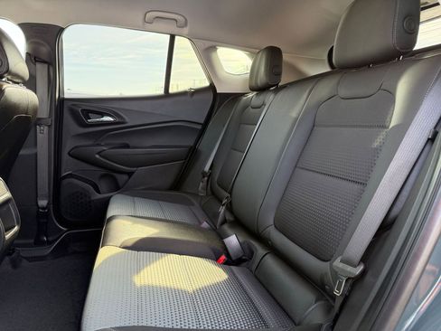 Used 2025 Chevrolet Trax LT w/ LT Convenience Package image 23