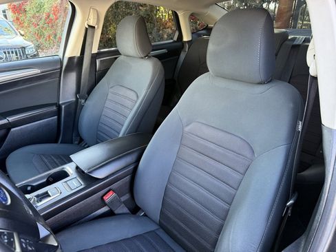 Used 2020 Ford Fusion SE image 12