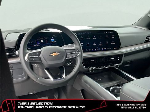 Used 2025 Chevrolet Suburban Premier RWD image 29