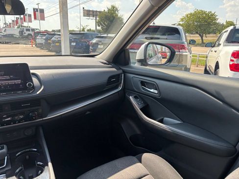 Used 2025 Nissan Rogue SV FWD image 37