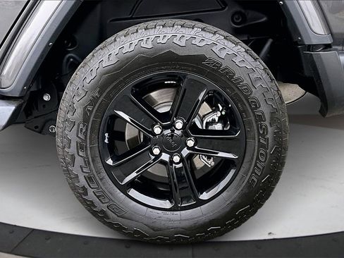 Certified 2022 Jeep Wrangler Unlimited Sahara image 34