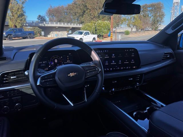 Used 2026 Chevrolet Suburban Premier AWD/4WD image 15
