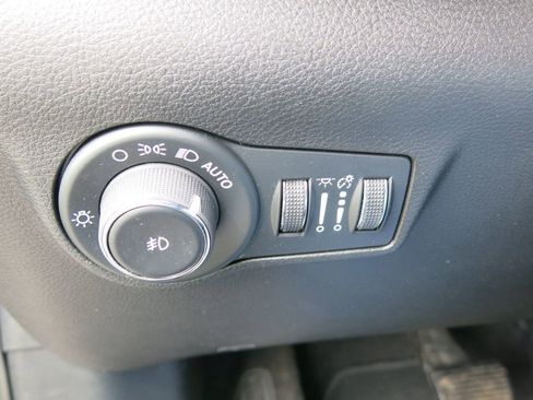 Used 2024 Jeep Compass Latitude AWD/4WD image 26