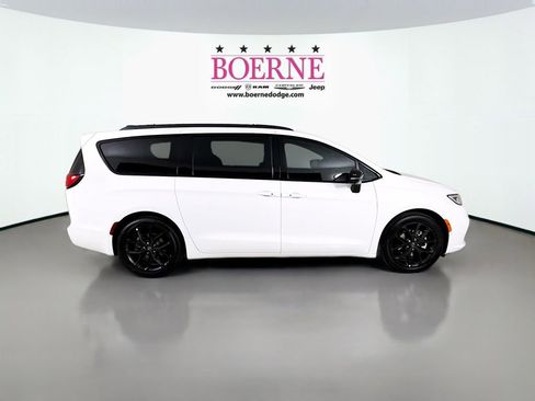 New 2026 Chrysler Pacifica Limited w/ S Appearance Package image 8