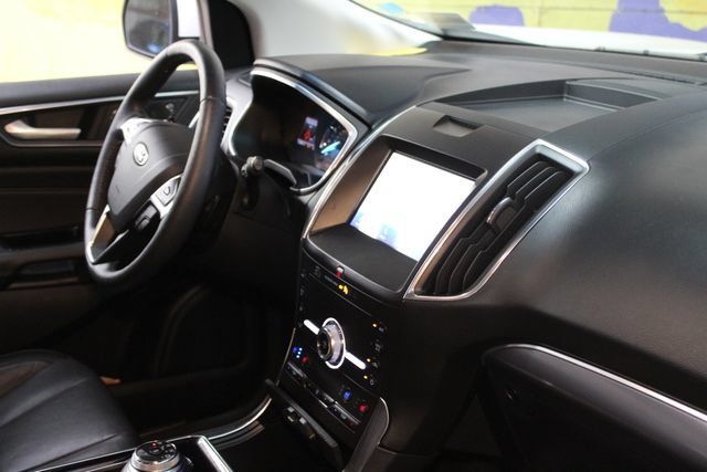 Used 2020 Ford Edge Titanium w/ Equipment Group 301A AWD/4WD image 12