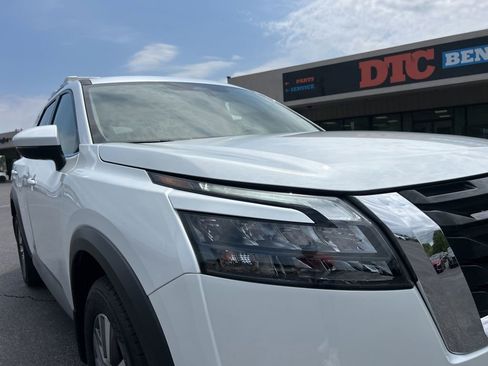 Used 2025 Nissan Pathfinder SL AWD/4WD image 31