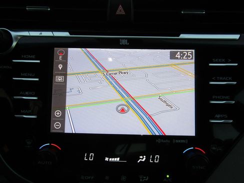 Used 2019 Toyota Camry XLE image 17