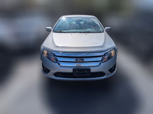 Used 2010 Ford Fusion SE FWD image 2