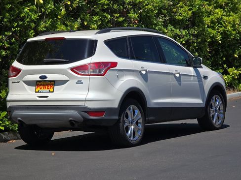 Used 2016 Ford Escape SE w/ Equipment Group 201A AWD/4WD image 4