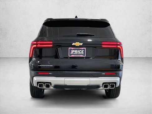 Used 2025 Chevrolet Traverse LT FWD image 4