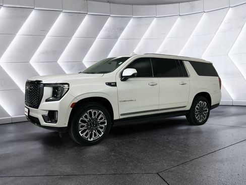Used 2023 GMC Yukon XL Denali Ultimate image 3