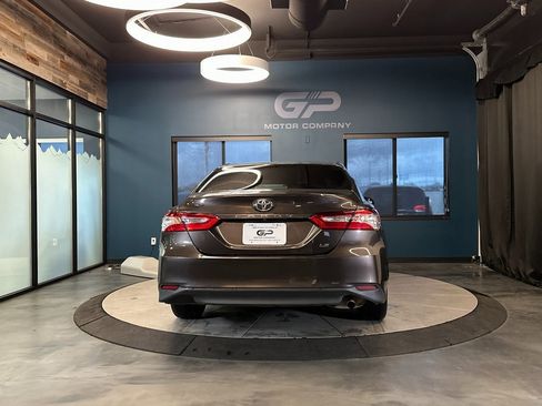 Used 2018 Toyota Camry LE image 4