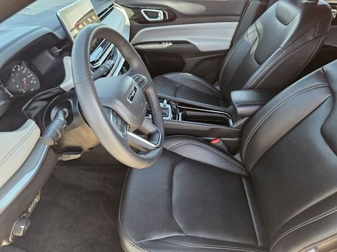 Used 2025 Jeep Compass Limited AWD/4WD image 18