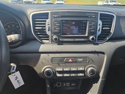 Used 2018 Kia Sportage LX AWD/4WD image 17