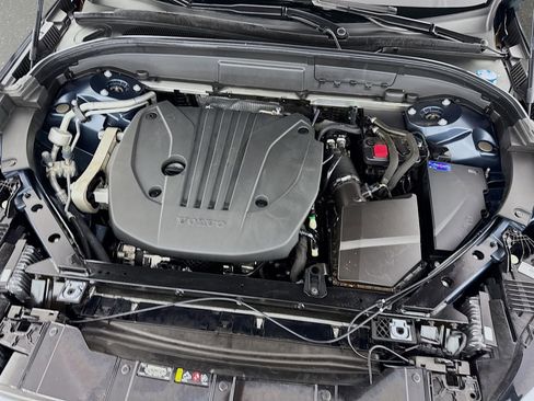 Used 2022 Volvo XC60 B5 Momentum w/ Climate Package image 31