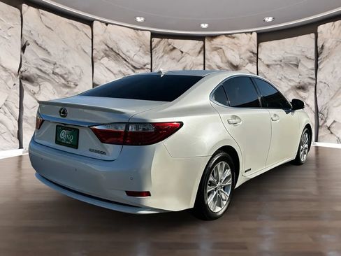 Used 2013 Lexus ES 300h w/ Luxury Pkg FWD image 8