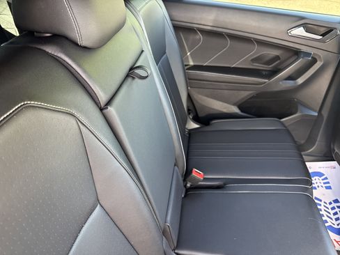 Used 2024 Volkswagen Tiguan SE R-Line image 11