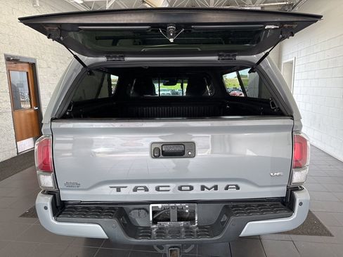Certified 2020 Toyota Tacoma TRD Off-Road w/ TRD Premium Off Road Package AWD/4WD image 10