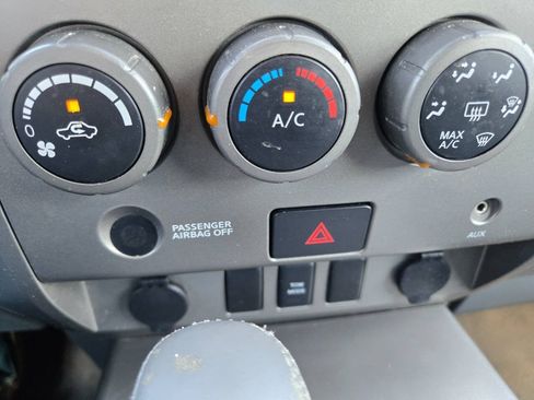 Used 2006 Nissan Titan SE AWD/4WD image 21