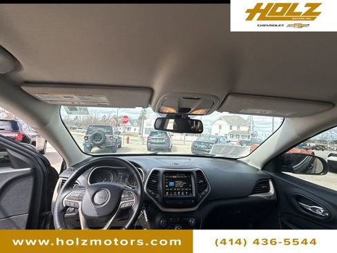 Used 2017 Jeep Cherokee Latitude w/ Cold Weather Group image 19