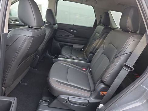 New 2025 Nissan Pathfinder SL w/ SL Premium Package image 14
