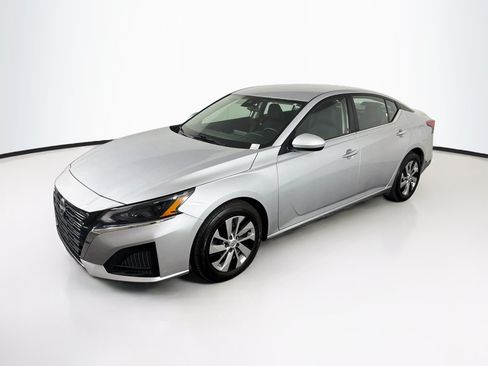 Used 2023 Nissan Altima 2.5 S FWD image 3