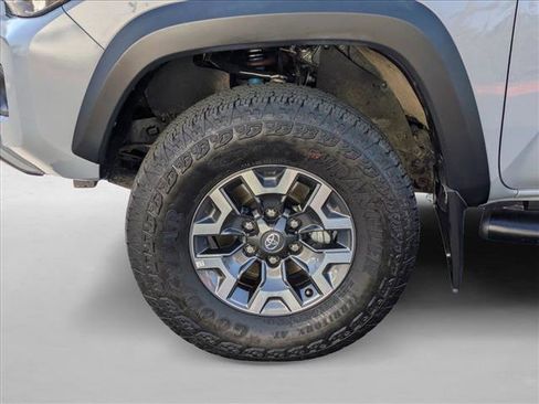 Used 2021 Toyota Tacoma TRD Off-Road w/ TRD Premium Off Road Package AWD/4WD image 23