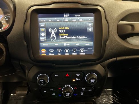 Used 2023 Jeep Renegade Trailhawk AWD/4WD image 25