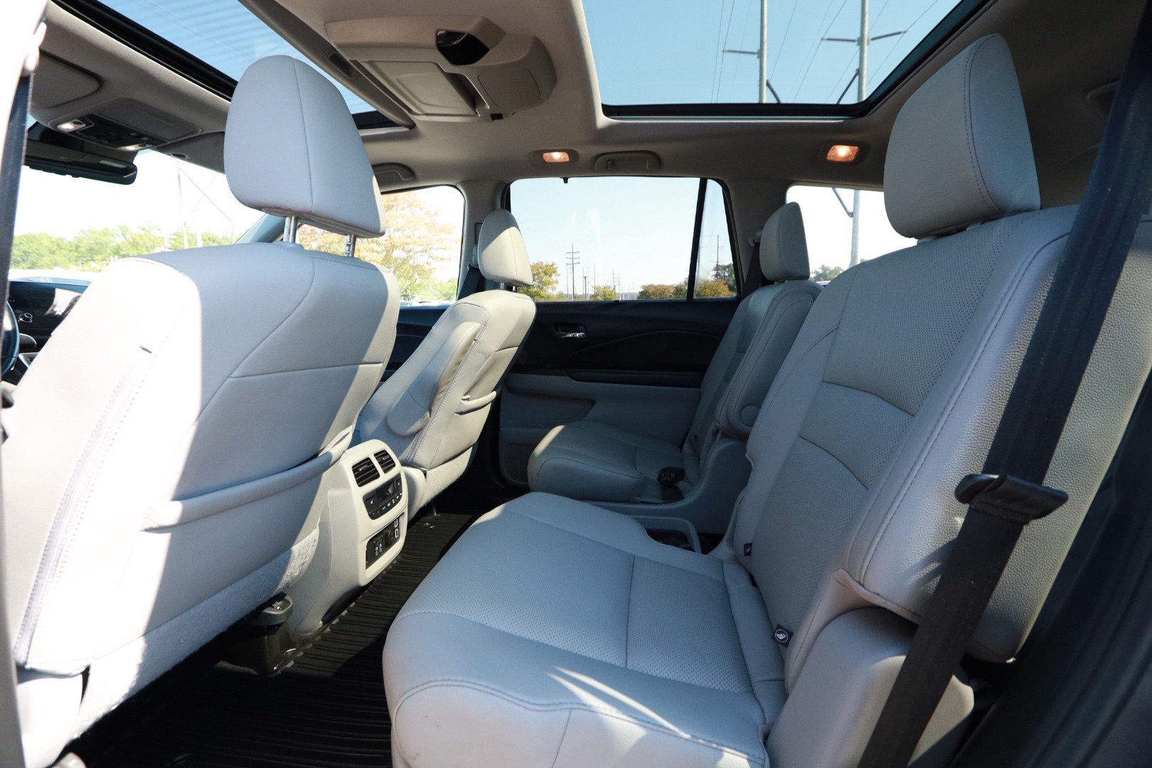 Used 2021 Honda Pilot Elite image 24
