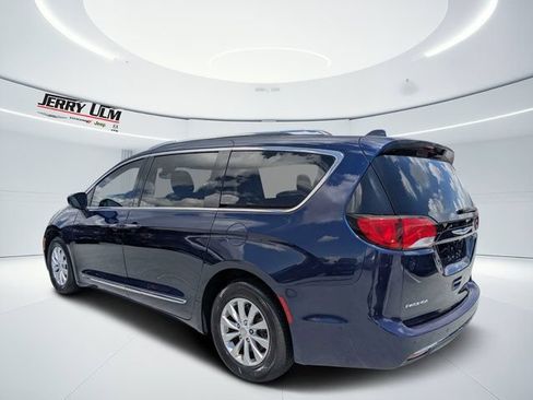 Used 2019 Chrysler Pacifica Touring-L w/ Advanced Safetytec Group FWD image 4