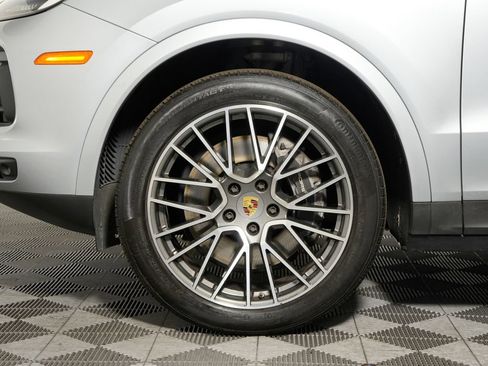 Certified 2023 Porsche Cayenne AWD/4WD image 13