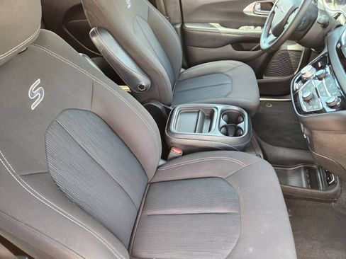 Used 2020 Chrysler Pacifica Touring w/ S Appearance Package FWD image 20