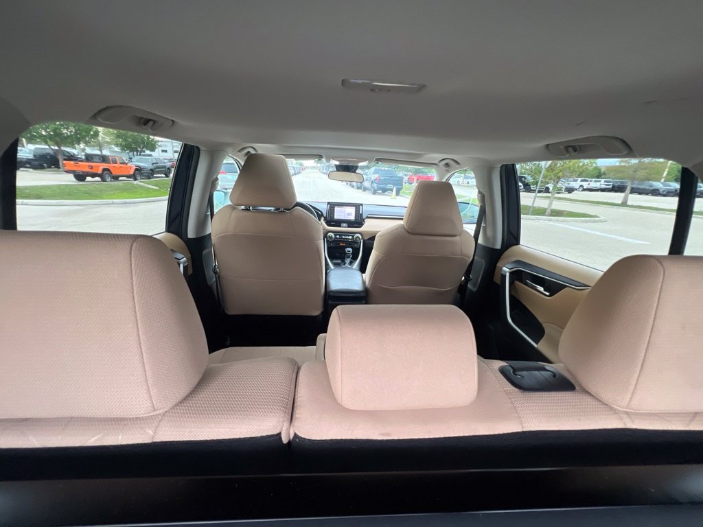 Used 2021 Toyota RAV4 XLE w/ Convenience Package FWD image 32