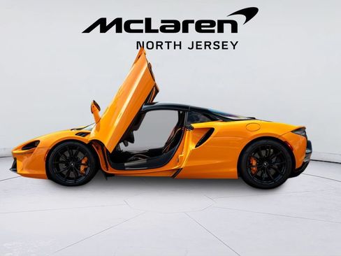 Used 2025 McLaren Artura Spider RWD image 16