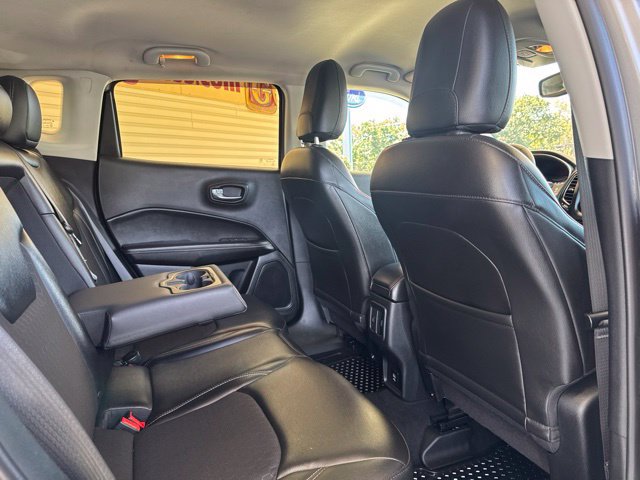 Used 2018 Jeep Compass Latitude w/ Cold Weather Group AWD/4WD image 5