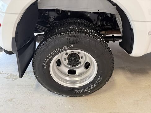 Used 2023 Ford F350 Limited w/ FX4 Off-Road Package image 32