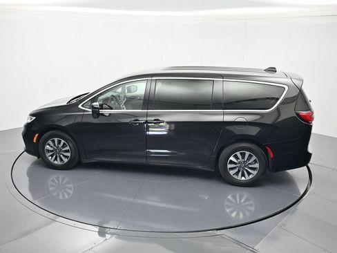 Used 2023 Chrysler Pacifica Touring-L FWD image 35