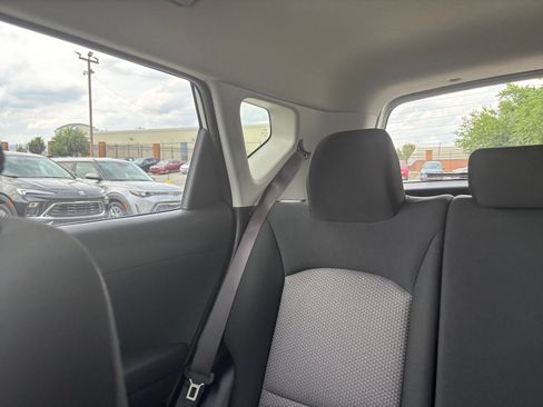 Used 2025 Kia Soul LX w/ LX Technology Package FWD image 29