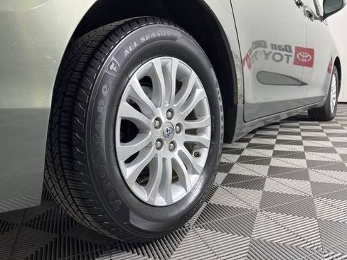 Used 2012 Toyota Sienna XLE image 20