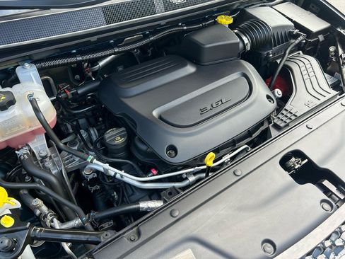 Used 2023 Chrysler Pacifica Touring-L FWD image 13