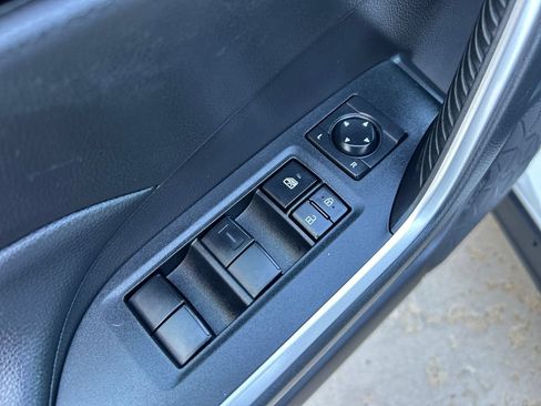 Certified 2022 Toyota RAV4 LE AWD/4WD image 12